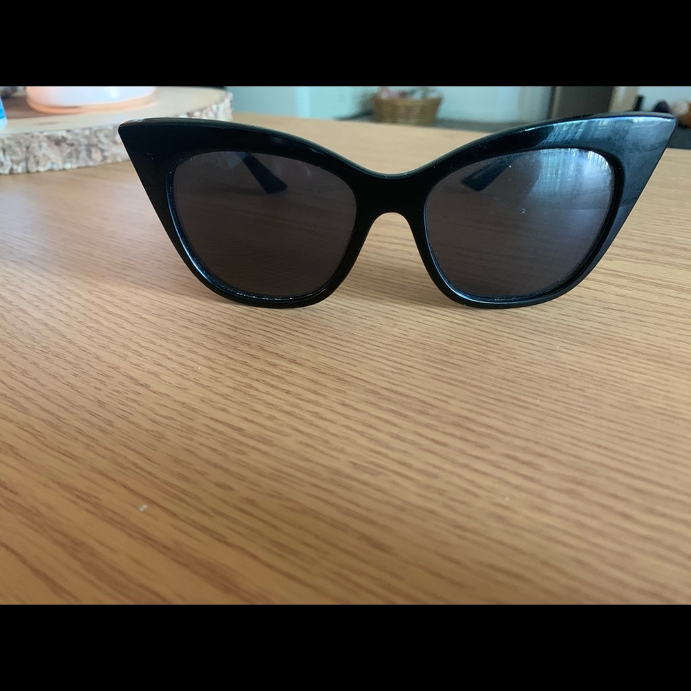Cat eye sunglasses